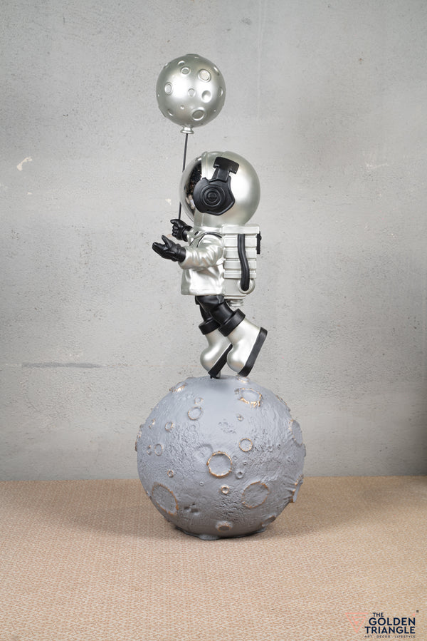 Aster - 4.8 Ft Space Guy on moon holding a Balloon - Silver