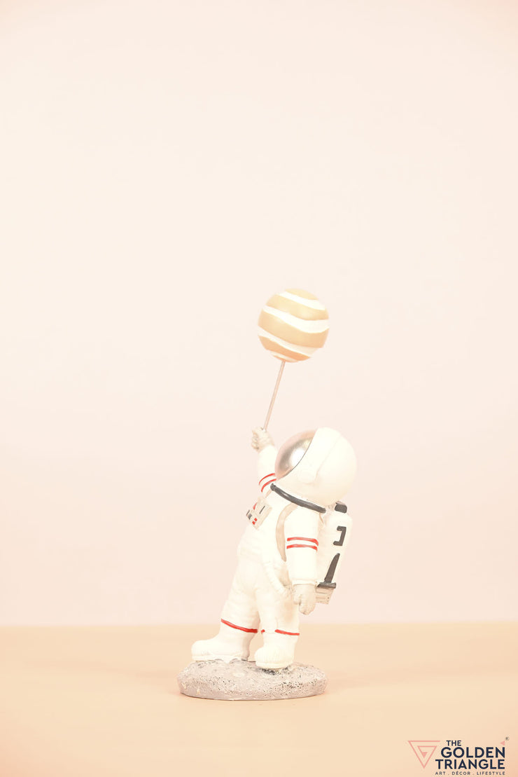 Titan - Astronaut holding a Ballon - Peach