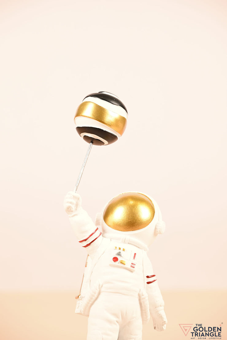 Titan - Astronaut holding a Ballon - Black & Gold