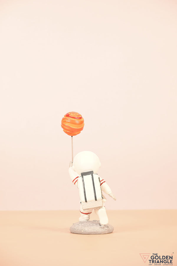 Titan - Astronaut holding a Ballon - Red