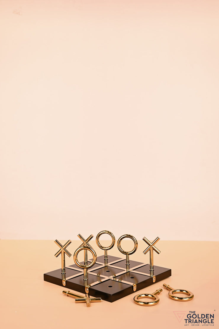 XOXO - Black Board with Gold Pins