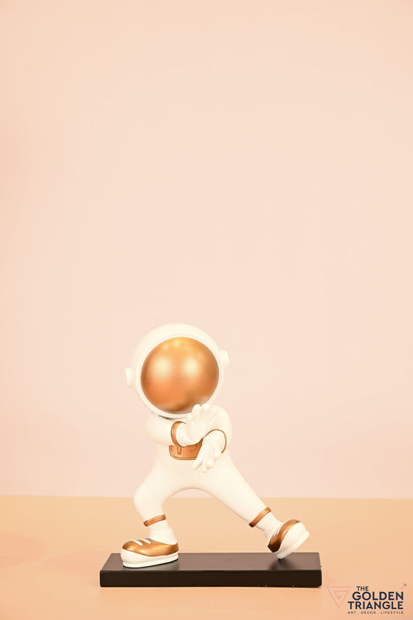 Kung Fu Astronaut Artefact