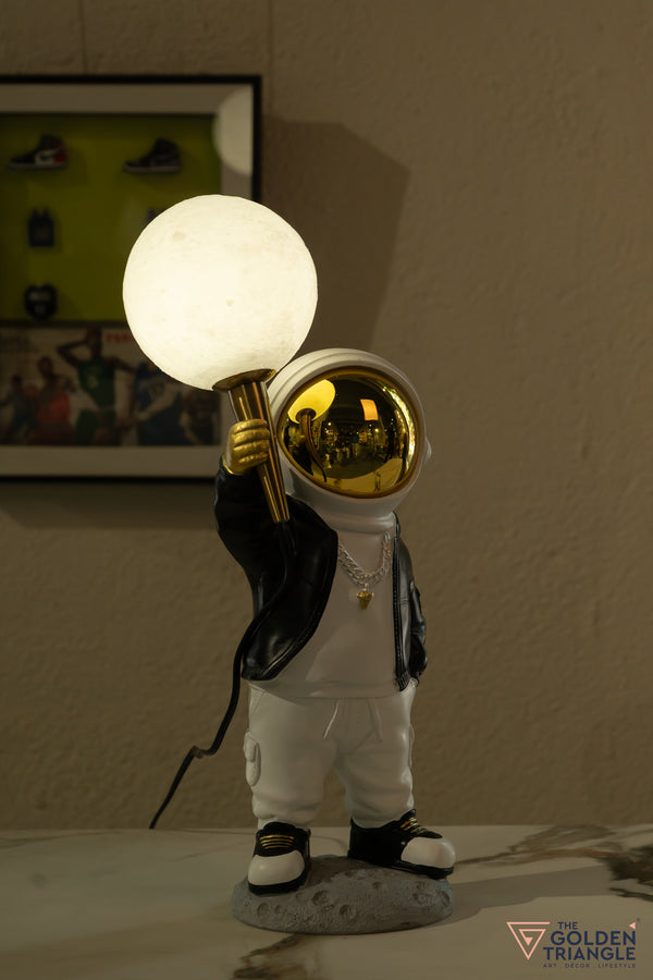Jetsons - Astronaut holding a Lamp with 3 in 1 Light