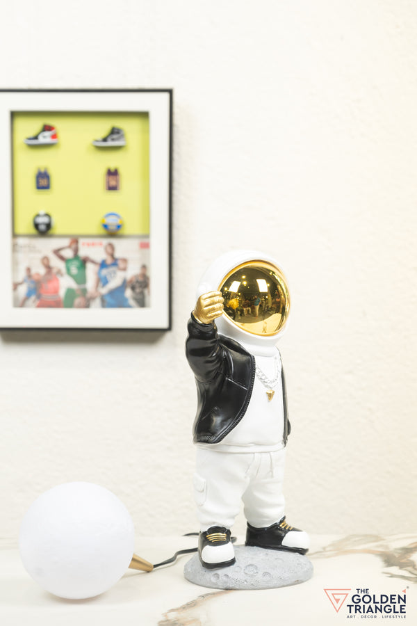 Jetsons - Astronaut holding a Lamp with 3 in 1 Light