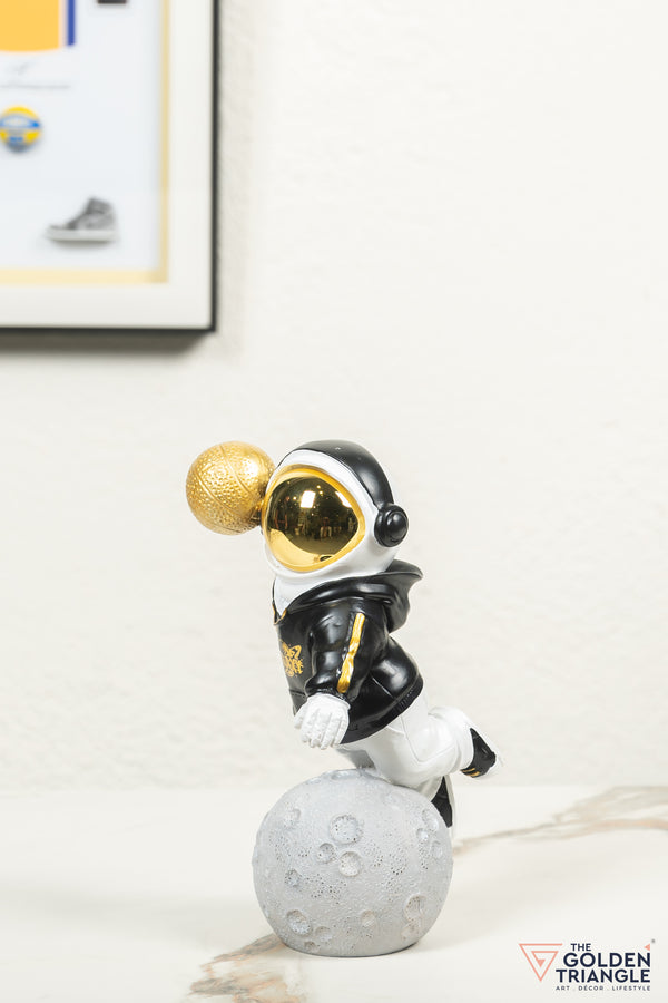 Jetsons - Astronaut on a crater with Basketball - Black