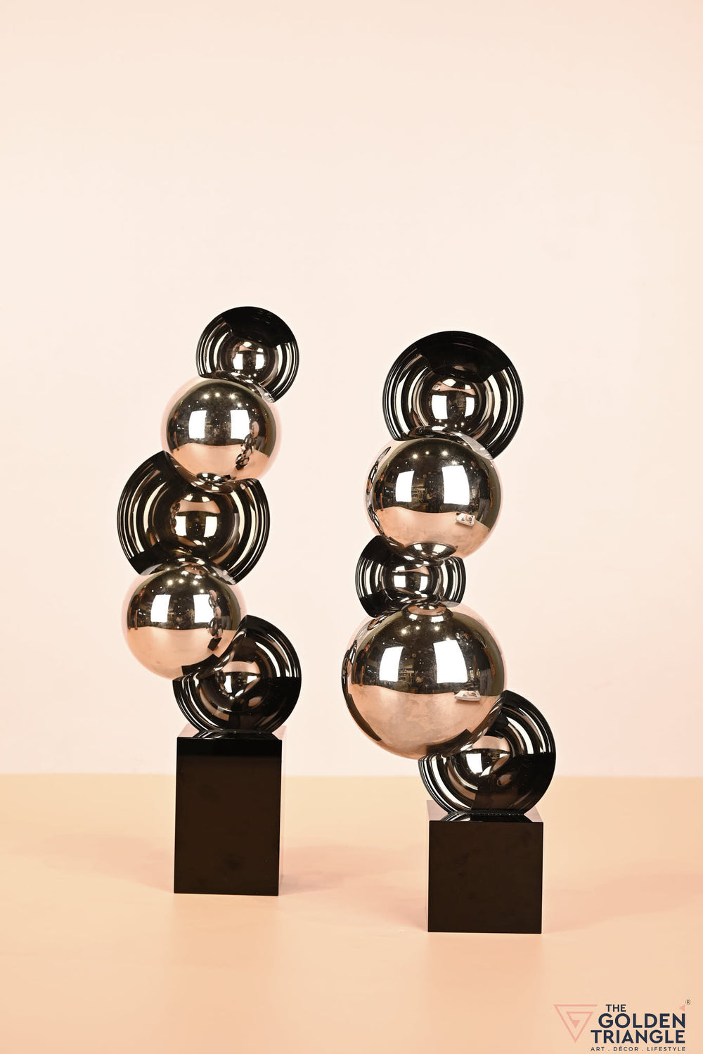 Interlock sphere Crystal Artefact