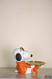 Sitting Beagle holding a Tray - Orange