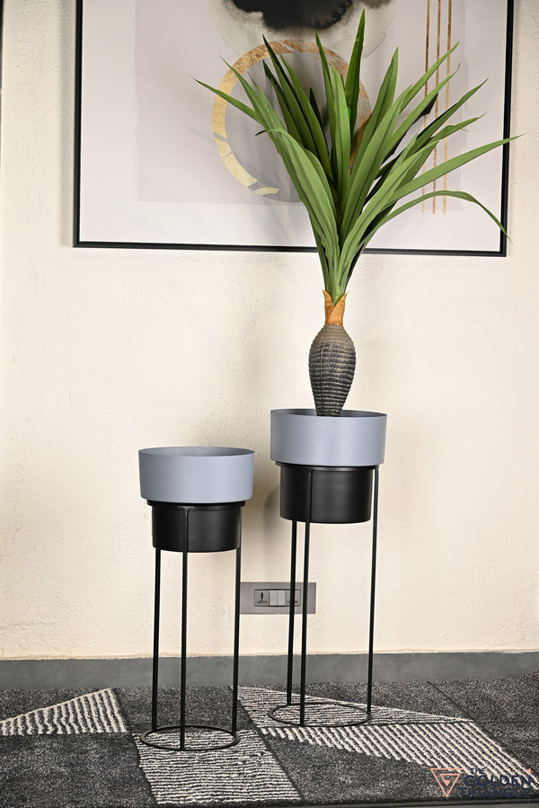 Arzola Metal Planter - Black & Gray