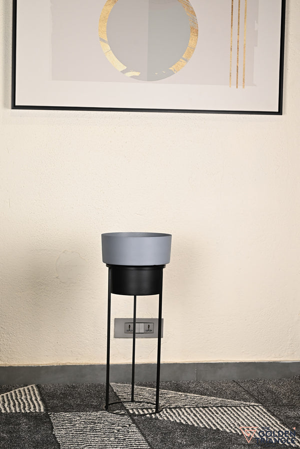 Arzola Metal Planter - Black & Gray