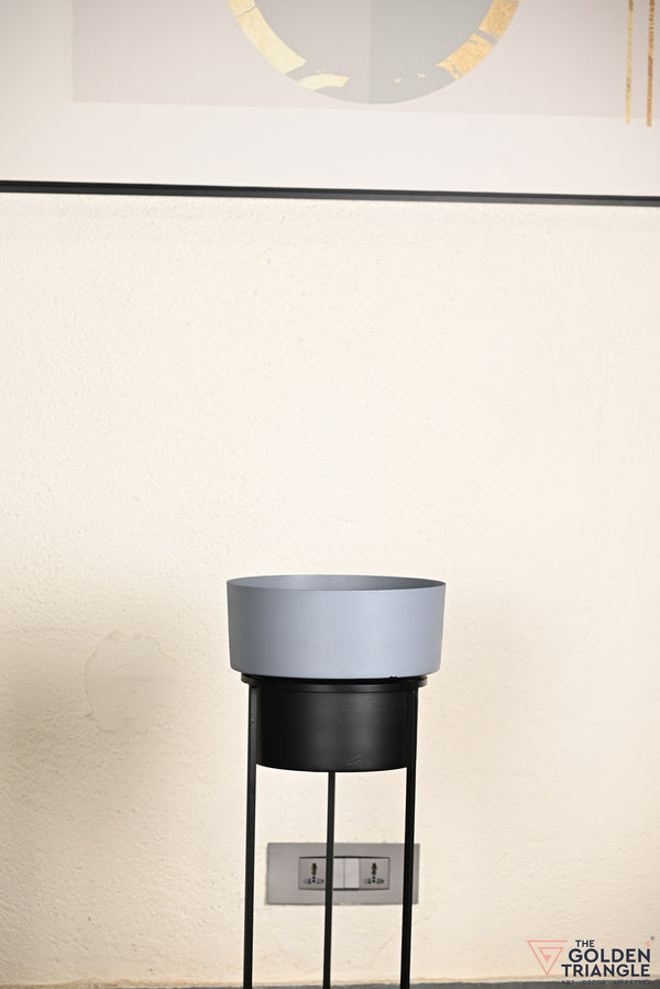 Arzola Metal Planter - Black & Gray