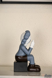 Companion Artefact Sitting - Gray