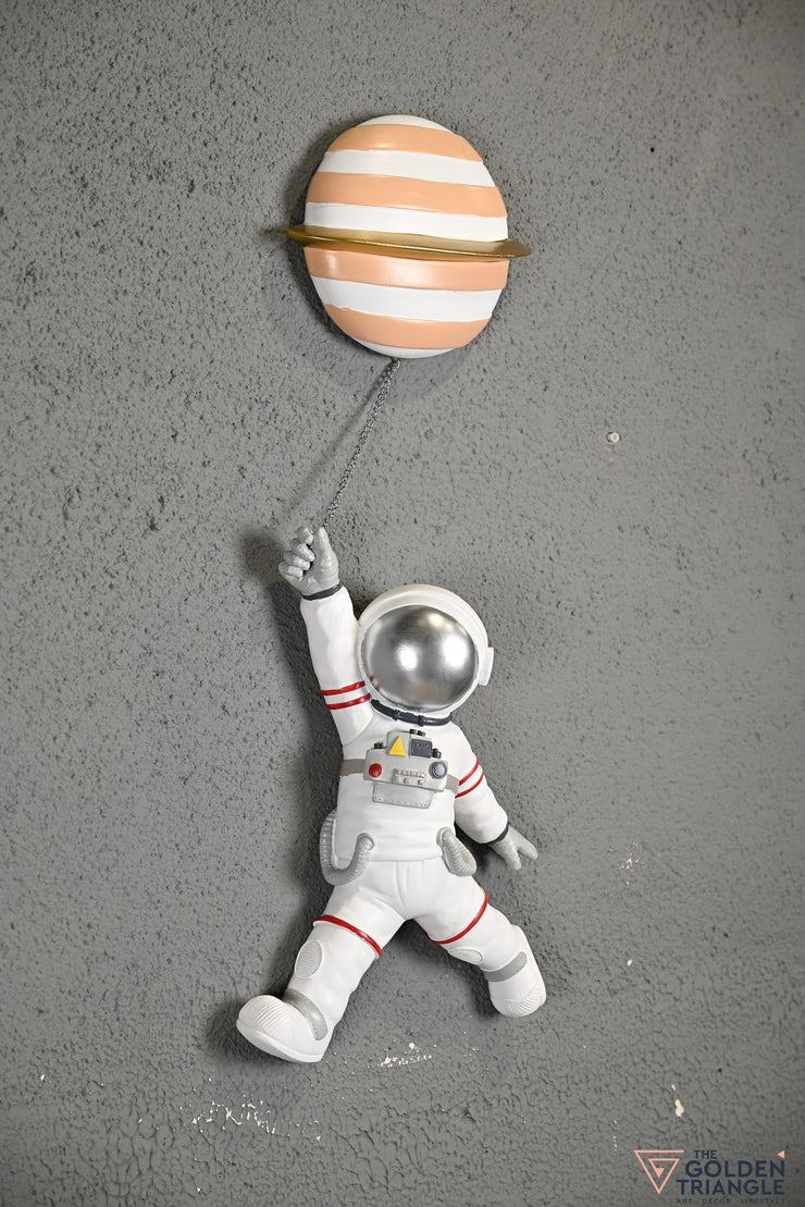 Astraeus - Wall Astronaut holding Saturn Balloon - Peach