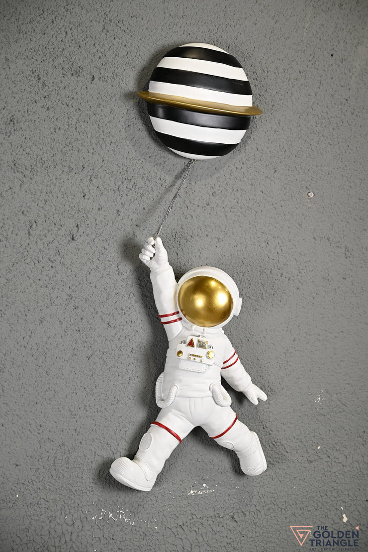 Astraeus - Wall Astronaut holding Saturn Balloon - Black