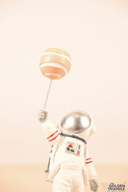 Titan - Astronaut holding a Ballon - Peach
