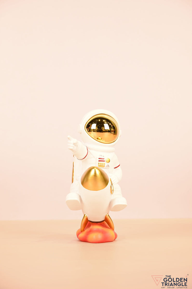 Titan - Astronaut on a spaceship - Gold