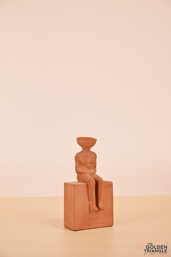 Weathered Wanderer Artefact - Sitting - Rust