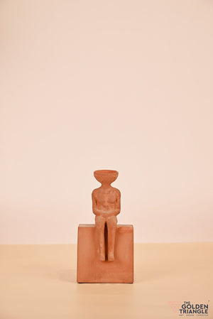 Weathered Wanderer Artefact - Sitting - Rust