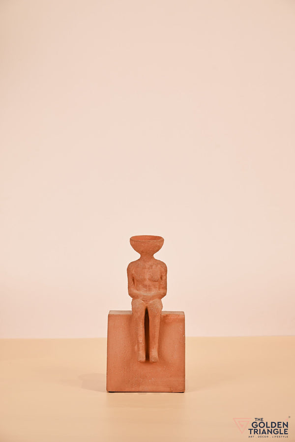 Weathered Wanderer Artefact - Sitting - Rust