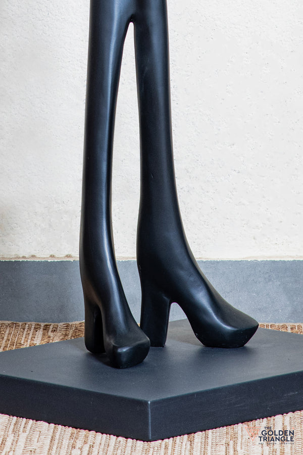 Pippy Lady Reading Book Sculpture