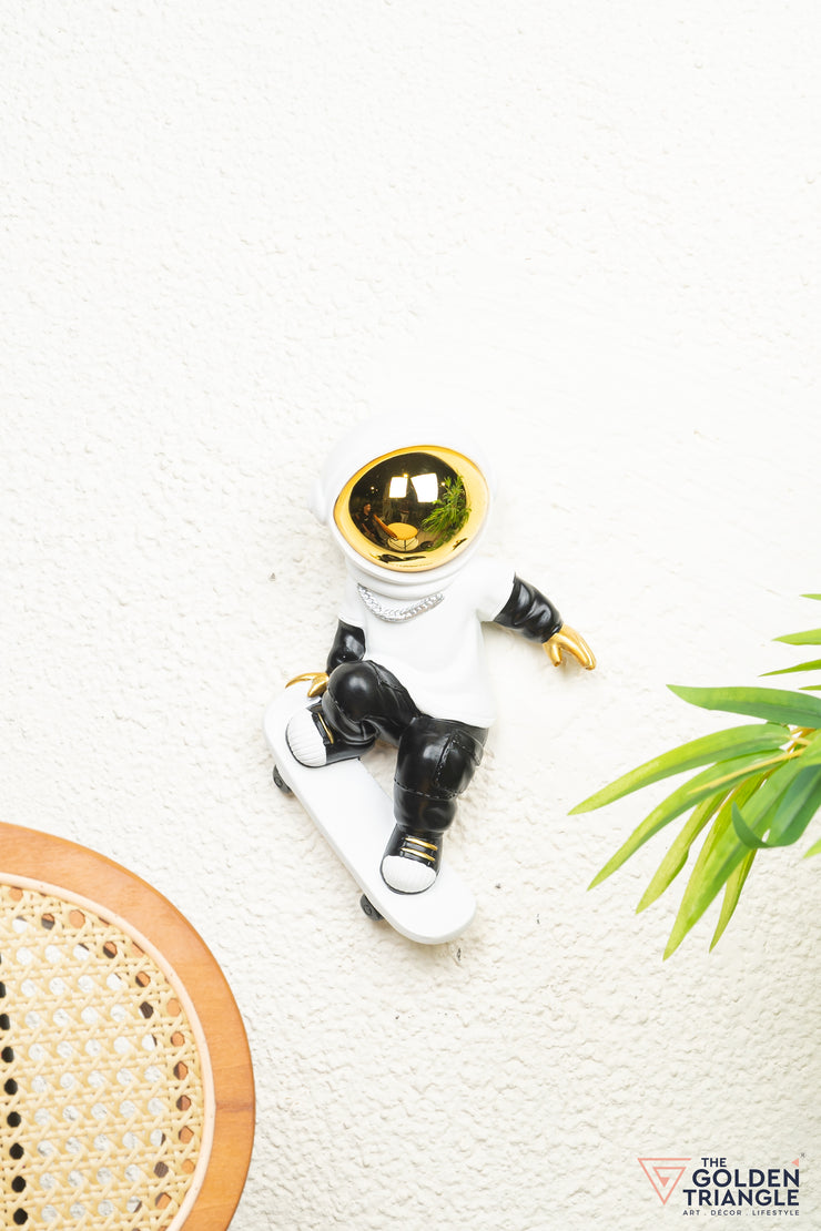 Jetsons - Wall Astronaut Skateboarding - White (C)