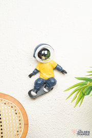 Jetsons - Wall Astronaut Skateboarding - Yellow