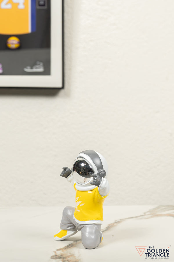Jetsons - Astronaut Dancing - Yellow