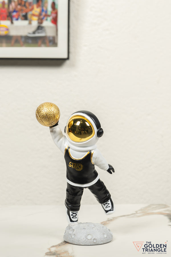 Jetsons - Astronaut playing Basketball - Black