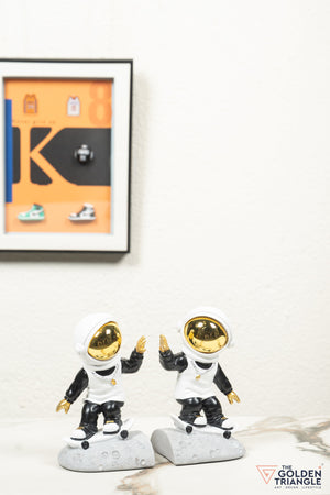 Jetsons - Astronaut on a skateboard Bookend - White