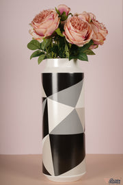 Akio Monochrome Vase