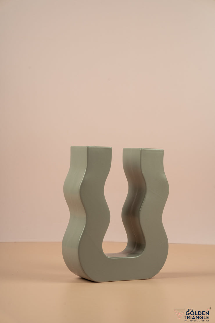 Curved U Vase - Gray