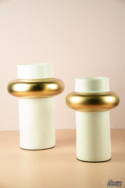 Pillar vase with Gold Ring