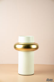 Pillar vase with Gold Ring
