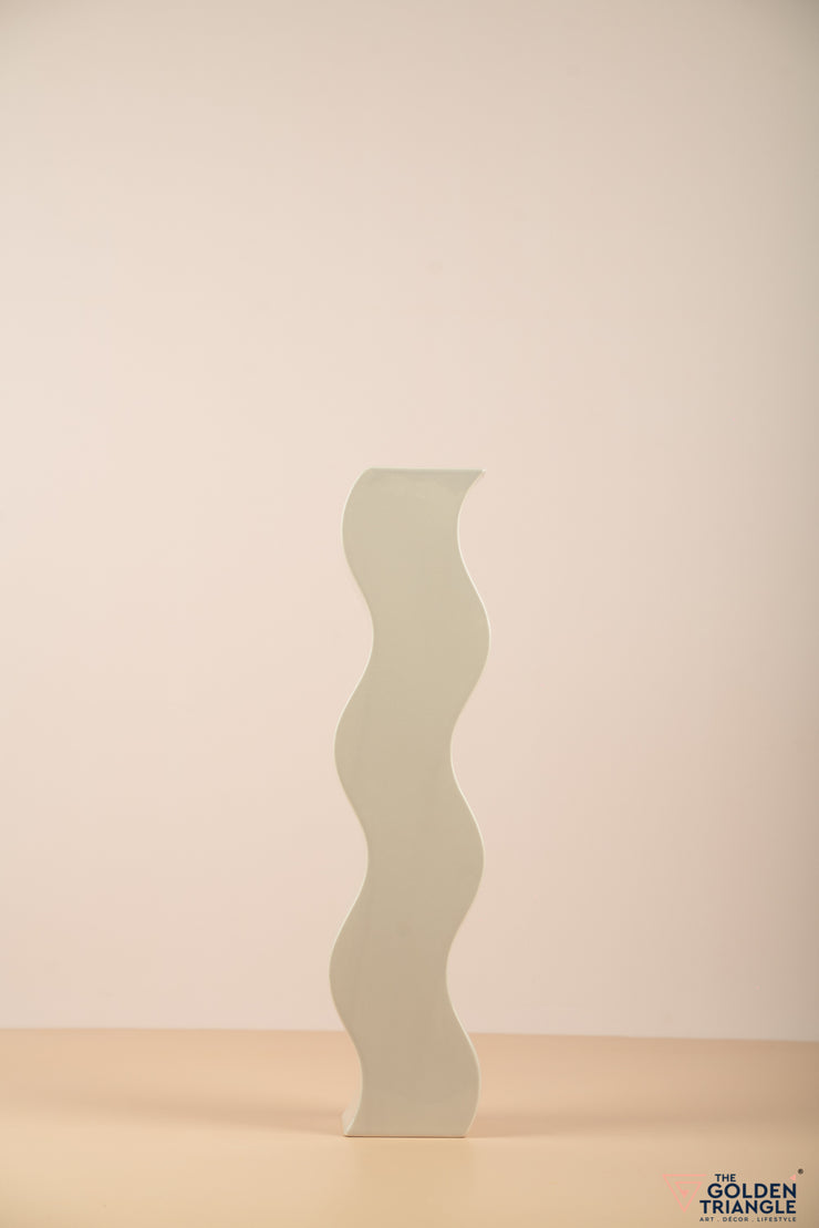 Curved Vase - Nude