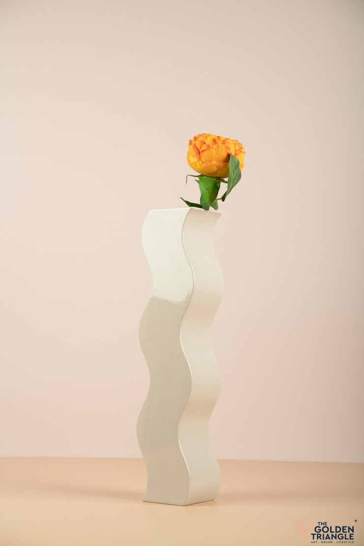 Curved Vase - Nude